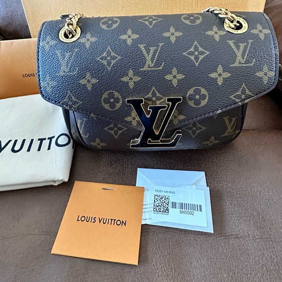 Louis Vuitton Passy Bag like new! - Picture 2 of 8